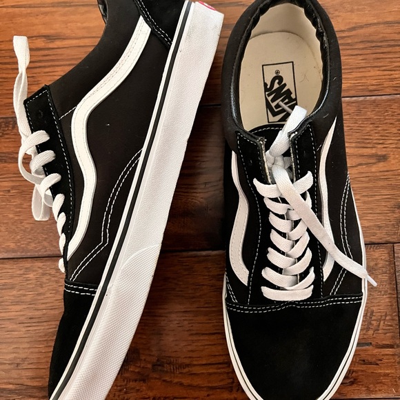 Vans Black and White Old Skool Sneakers - Picture 2 of 4